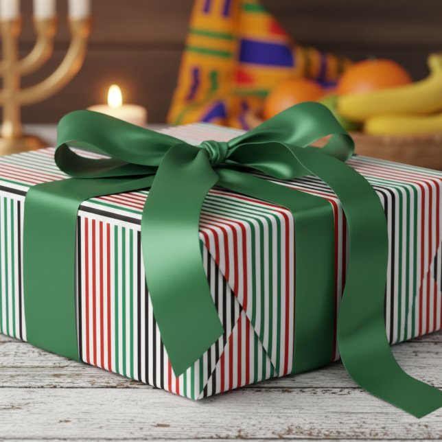 Papel De Presente Listras Modernas de Kwanzaa (African Kwanzaa Party Wrapping Paper. Black, Red & Green Africa Colors Pinstripe. Thin Stripe Lines)