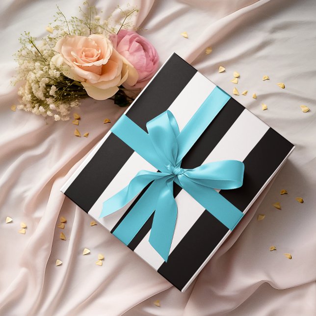 Papel De Presente Listras Verticais Grandes Pretas e Brancas (Large Black and White Vertical Stripes Wrapping Paper)