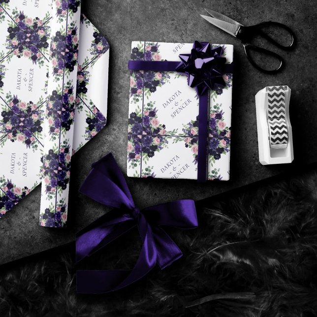 Papel De Presente Lush Blossoms | Monograma de Rosas Roxas e Rosa (Criador carregado)