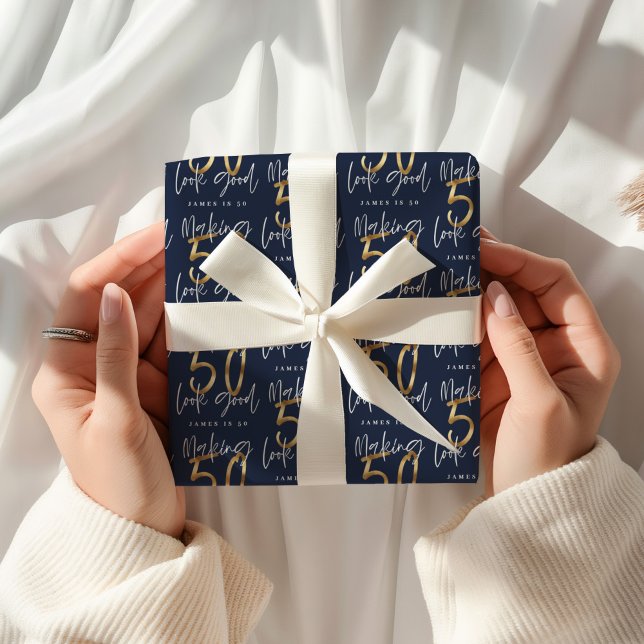 Papel De Presente Making 50 look good gold birthday party napkins (Criador carregado)