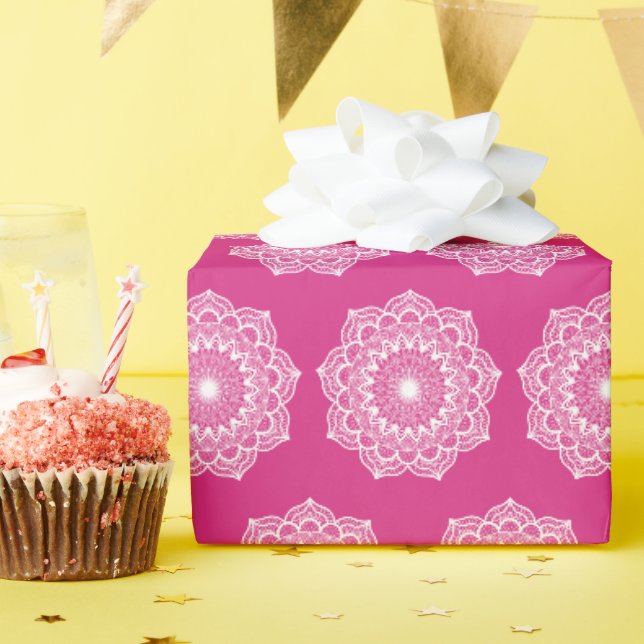 Papel De Presente Mandala Branco em Fundo Rosa (Festa de aniversário)