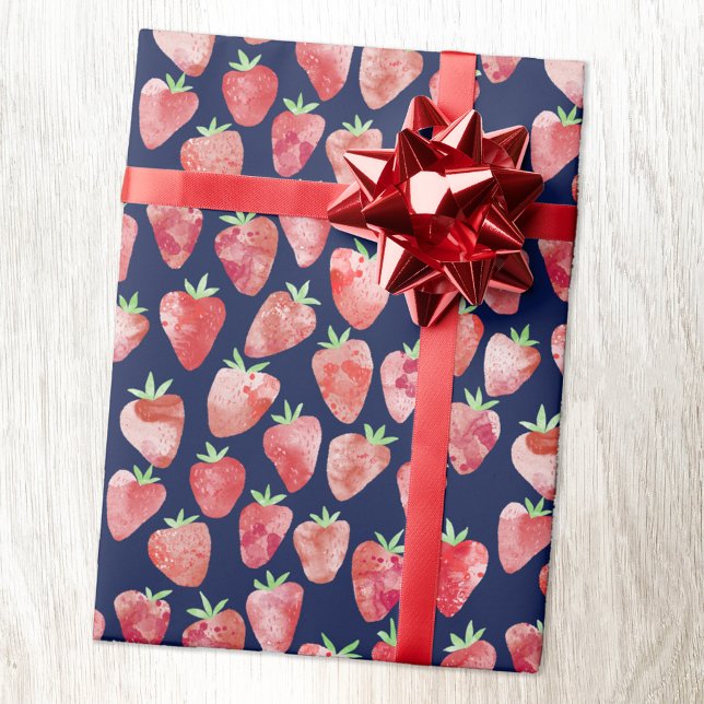 Papel De Presente Marinho de Aquarela de Morango Azul (Watercolor strawberry pattern on a dark navy blue background on gift wrapping paper roll)