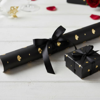 Papel De Presente Minimalist Luxury Interlocking Gold Hearts on Blac