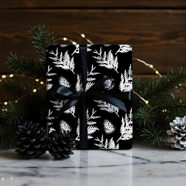 Papel De Presente Mínimo Preto e Branco Folha Festiva do Cedar Pinec (Minimal Black & White Festive Cedar Leaf Pinecone Wrapping Paper)