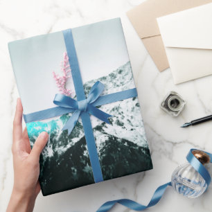 Papel De Presente Misteriosa luz azul-neon da montanha nevada