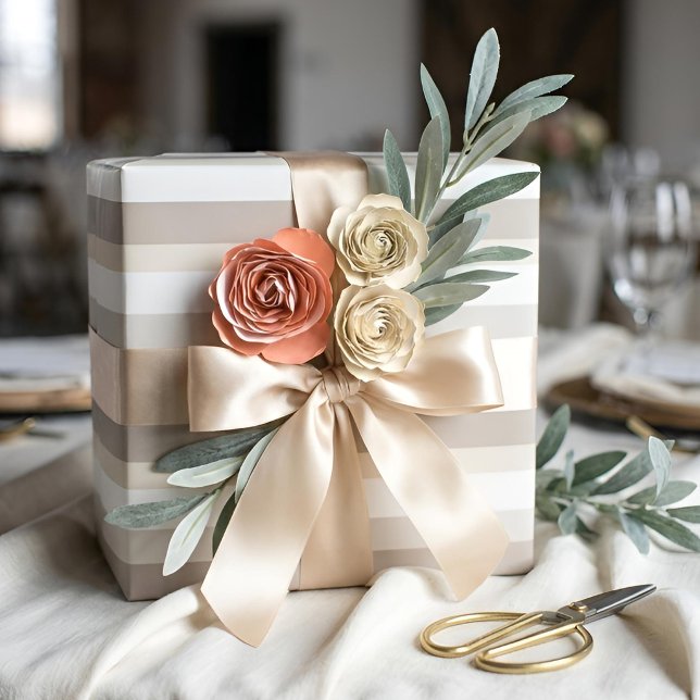 Papel De Presente Moderna Linear | Alabastro e Osso (Lifestyle Shot)