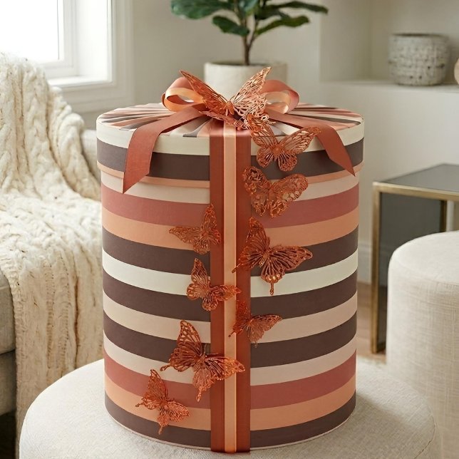 Papel De Presente Moderna Linear | Terracota e Apricot (Lifestyle Shot)