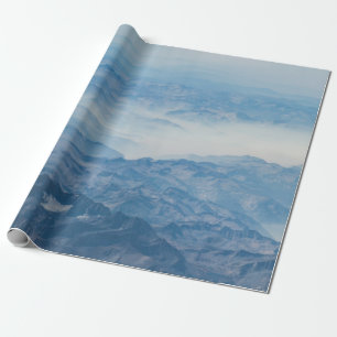 PAPEL DE PRESENTE MONTANHA SOB CÉU AZUL NO DIA