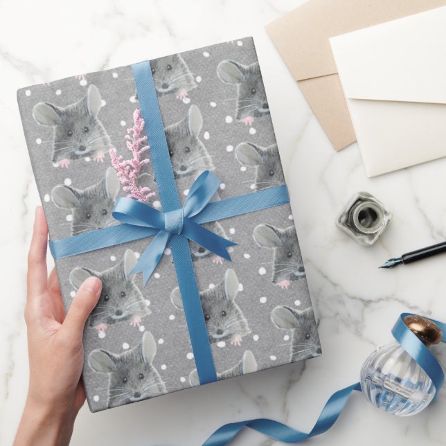 Papel De Presente Mouse cinza no Bolinhas (Presentear)