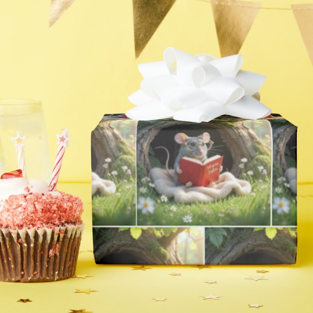 Papel De Presente Mouse Reading a Red Book On a Blanket (Festa de aniversário)