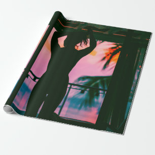 Papel De Presente Mulher no topo do tanque preto e calças em preto