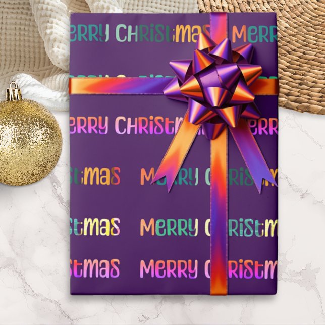 Papel De Presente Natal Boho Roxo Colorido (Festive Christmas wrapping paper in purple, with multicolor "Merry Christmas" pattern in retro style)