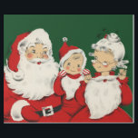 Papel De Presente Natal da família de papais noeis<br><div class="desc">Uma velha família de retro-vintage santa claus de um velho cartão de natal,  com Papais noeis,  Sra. Claus e pequenos claus de bebê,  perfeita para um feriado retrógrado divertido.</div>