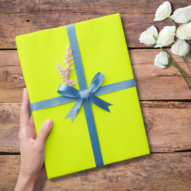 Papel De Presente Neon Chartreuse Sólido Cor | Clássico | Elegante (Criador carregado)
