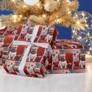 Papel De Presente O Buldogue Francês de Natal Em uma Cadeira Vermelh