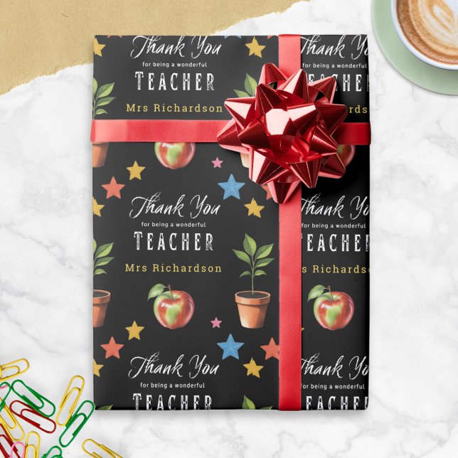 Papel De Presente Obrigado Professor Quadro Negro Maçã Personalizado (Personalized gift wrap with 'Thank you for being a wonderful teacher', apples, stars and plants)