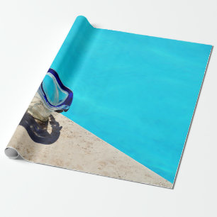 Papel De Presente Óculos de natação com moldura azul perto da pis