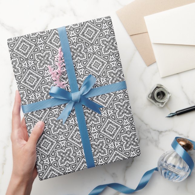 Papel De Presente ornamentação geométrica negra e branca (Presentear)