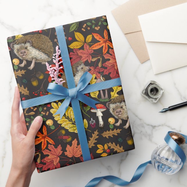 Papel De Presente Ouriços-cacheiros e flora da floresta outonal em p (Presentear)