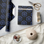Papel De Presente Padrão Azul D20 | RPG Fantasy Tabletop Gamer Dice<br><div class="desc">GEEK CHIC GAMER! Os papéis de empacotamento de RPG Novelty também são ideais para a desacoplamento de móveis de ephemera diy, ou para projetos de "faça-it-si" de decoração domiciliar. É JOGO LIGADO! então escolha sua arma e lance a iniciativa! Perfeito para qualquer jogador de papel de fantasia de caneta/lápis e...</div>