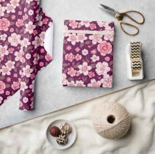 Papel De Presente Padrão brilhante de flores cor-de-rosa em roxo
