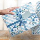 Papel De Presente Padrão de Aquarela Floral Azul Elegante<br><div class="desc">Embrulhe seus presentes com uma elegância atemporal com este papel de embrulho com padrão floral azul. Com flores azuis e brancas, listras suaves e folhas verdes em estilo aquarela, este papel de presente cria uma aparência arejada e inspirada em jardins, perfeita para celebrações de primavera e verão. Ideal para chá...</div>