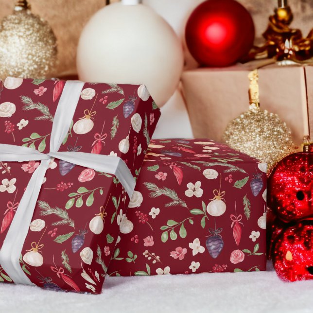 Papel De Presente Padrão de aquarela floral floral russo (Rustic Christmas floral bauble watercolor pattern Wrapping Paper on red)