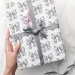 Papel De Presente Padrão de Arco Elegante Simples da Tendy<br><div class="desc">Papel de enrolamento da Arco de Cinza clara de aquarela. Adicione um toque de charme clássico aos seus presentes com este papel chic wraping apresentando uma cinza clara e um padrão de arco branco de aquarela. Perfeito para chás de panela, chás de fraldas, casamentos, ou qualquer ocasião, esta design combina...</div>