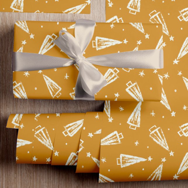 Papel De Presente Padrão de Árvores de Natal Amarelas (This vintage yellow ochre with white trees makes a unique gift wrap for your Christmas gifts)