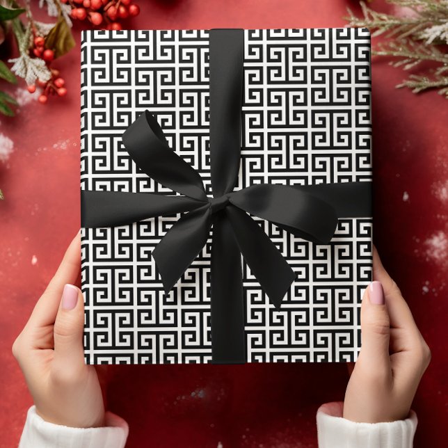 Papel De Presente Padrão de chave grega preto e branco (Black and White Greek Key Pattern Wrapping Paper)