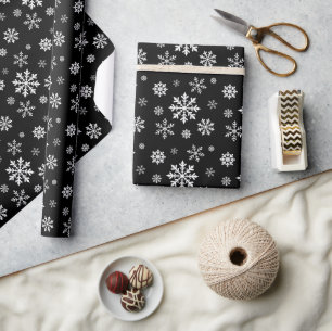 Papel De Presente Padrão de Floco de Neve Branco em Preto Moderno e