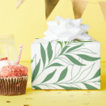 Papel De Presente Padrão De Folhagem Verde E Branco Elegante<br><div class="desc">Simples e elegante padrão foliar branco e verde para casamentos, aniversários, batismos e nascimentos! Essa combinação de cores de eterno exude sofisticação e classe, fazer perfeito para qualquer ocasião. A nova paisagem, aliada a tons brancos nítidos, cria um sentido de pureza e tranquilidade, dando o tom para uma bela celebração....</div>