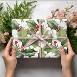 Papel De Presente Padrão de Folhas Verdes do Red Berry Christmas<br><div class="desc">Padrão de Folhas Verdes do Red Berry Christmas</div>