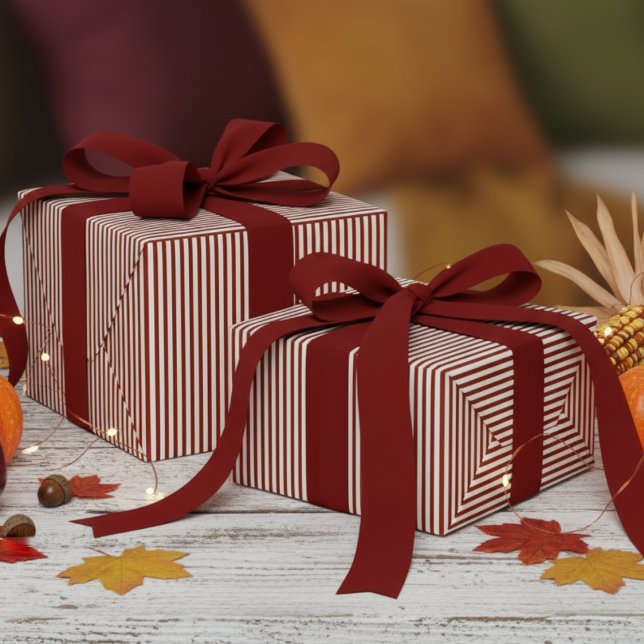 Papel De Presente Padrão de listras brancas e vermelhas escuras (Modern & Classic Dark Red Wrapping Paper. Trendy Navy Blue & White Chic Stripes Pattern for Him.)