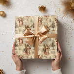 Papel De Presente Padrão de Natal do Ângulo Vintage<br><div class="desc">Este design pode ser personalizado escolhendo a opção Editar Design. Você também pode transferir para outros itens. Entre em contato comigo em colorflowcreations@gmail.com ou use a opção de bate-papo no topo da página se você quiser ter este design em outro produto ou precisar de assistência com este design. Não posso...</div>