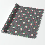 Papel De Presente Padrão de Ornamentos de Árvore de Natal Gnomo Verd<br><div class="desc">Este charmoso hábito de férias apresenta gnomos verdes bonitos,  com Enfeites de natal festivos,  colocados contra um fundo escuro com árvores de Natal estilizadas. Adicione um toque de capricho às suas decorações de férias ou projetos com estes adoráveis gnomos espalhando alegria de Natal.</div>