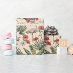 Papel De Presente Padrão Floral de Flamingo de Marfim Tropical<br><div class="desc">Este elegante papel de embrulho de flamingo tropical apresenta um padrão floral de flamingos cor-de-rosa desenhados à mão, flores de hibisco e jasmim, abacaxis, folhas de banana e bebidas tropicais, tudo contra um elegante fundo de marfim.</div>