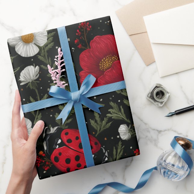 Papel De Presente Padrão Floral de Joaninha (Presentear)