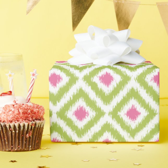 Papel De Presente Padrão Ikat de Ouros Verdes Rosa (Festa de aniversário)