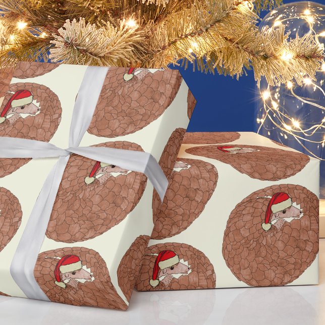 Papel De Presente Pangolin - Natal Animal Ameaçado (Christmas cute pangolin holiday wrapping paper Rolled up pangolin wearing a Santa hat pattern)