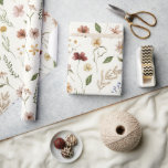 Papel De Presente Papéis de enrolamento para jardins de flores silve<br><div class="desc">Você está procurando papel de embrulho bonito para fazer seus presentes especiais? Veja este Elegante Watercolor Wildflower Garden Wrapping Paper Ele apresenta um lindo padrão floral de flor silvestre em um fundo de marfim. Feliz embrulho!</div>