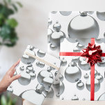 Papel De Presente Papel de moldagem de Natal do padrão Bauble Silver<br><div class="desc">Papel de enfeite de Natal de Silver Baubles. Um padrão festivo de baubles de natal prateado. Adequado para todos os presentes embrulhados com amor.</div>