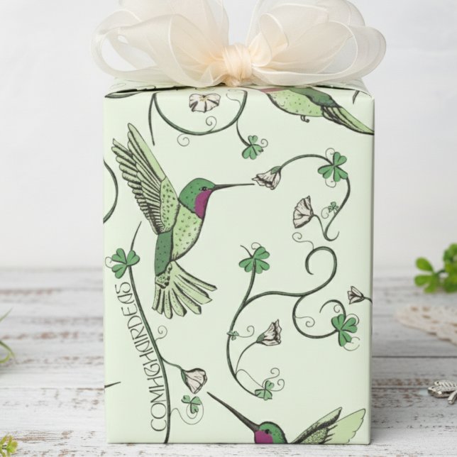 Papel De Presente Parabéns Beija-flor Trevo Verde (Irish Shamrcock Wedding Wrapping Paper. Green Hummingbird Shamrock Congratulations Conhghairdeas )
