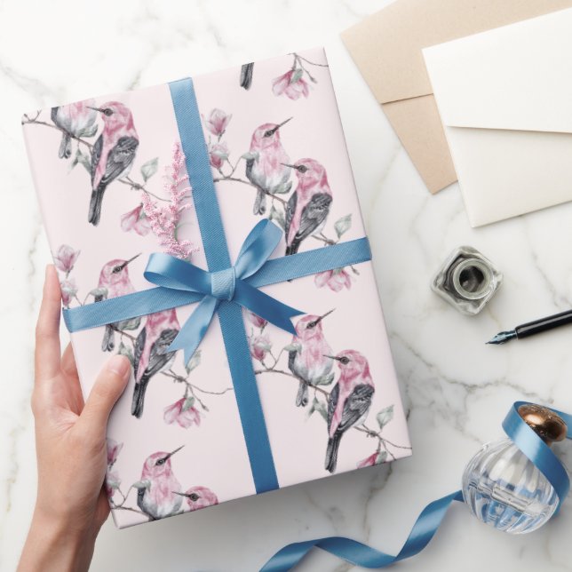 Papel De Presente Pássaros rosa e pretos em um padrão de ramificação (Presentear)