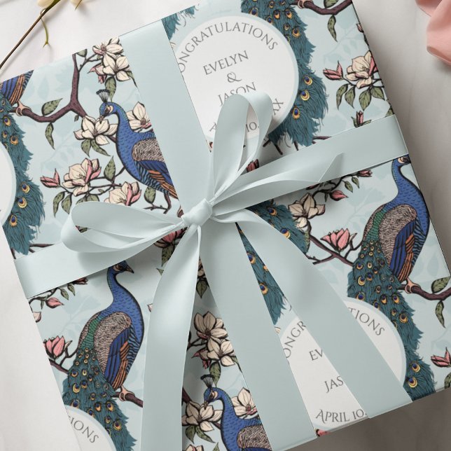 Papel De Presente Pavão Azul Botânico de Casamento & Flores  (Elegant Hand Drawn Wedding Design with Blue Peacock Birds & Magnolia Flowers. Soft Blue Background. )