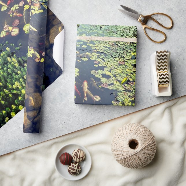 Papel De Presente Peaceful Koi Fish Pond (Artesanato)