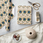Papel De Presente Penas de peacock padrão de aniversário de casament<br><div class="desc">Um belo nouveau de arte inspirou um padrão repetitivo e contínuo de penas sofisticadas de pavão em ouro falso, verde e azul contra um fundo branco que tem o art nouveau inspirado delicado detalhe de linha. Este design tem um aspecto eterno, na moda e elegante e é ideal para uso...</div>