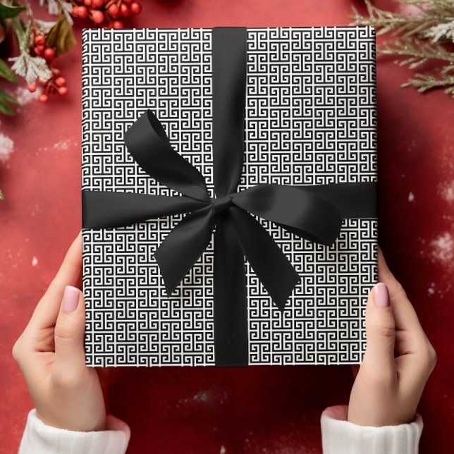Papel De Presente Pequeno padrão de chave grega em preto e branco (Small Black and White Greek Key Pattern Wrapping Paper)