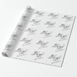 Papel De Presente Personalizado Sr. e Sra.<br><div class="desc">Enrole seus presentes em estilo usando este belo papel de embrulho, com um padrão de "Sr. e Sra." em uma caligrafia elegante, facilmente personalizada com seu sobrenome. Perfeito para casamentos, favores de casamento, aniversários, ou chás de panela, este sofisticado papel de embrulho é projetado para fazer cada presente tão memorável...</div>