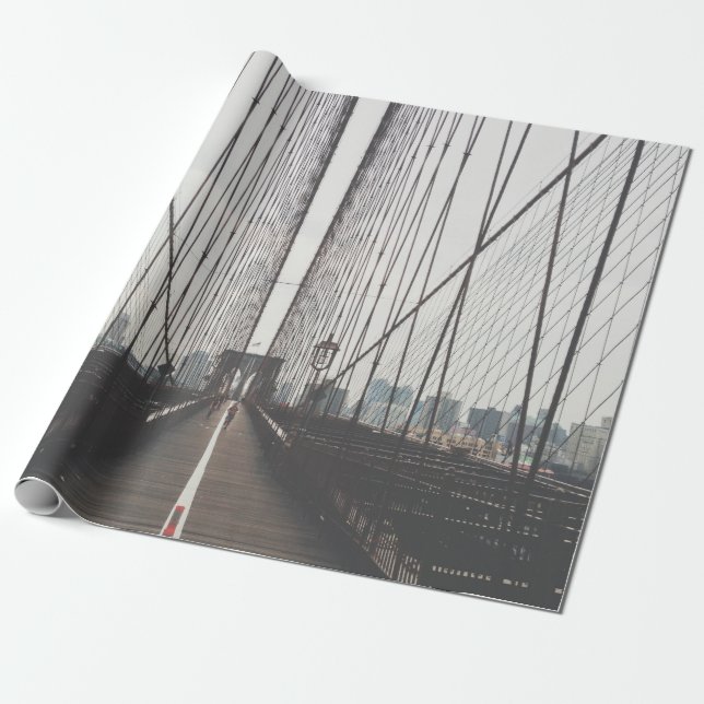 PAPEL DE PRESENTE PESSOA CORRENDO NA PONTE (Desenrolado)